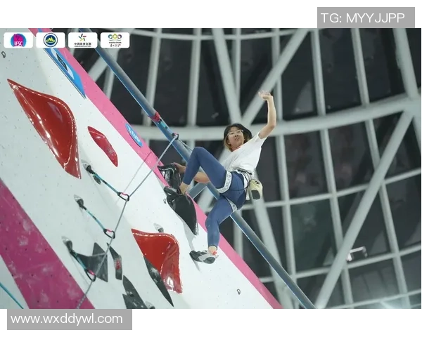 成都攀岩队与深圳攀岩队赛后复盘分析两队的竞技节奏与表现对比