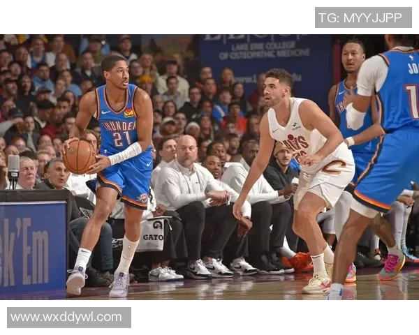 勇士与雷霆激战17号赛场争夺季后赛席位的关键对决