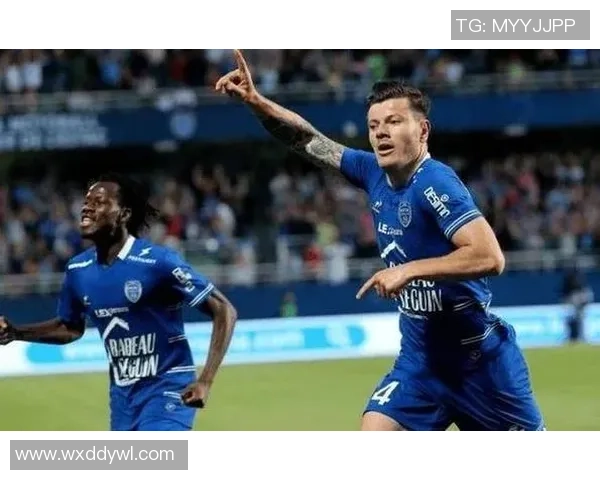 南部鲨鱼与流浪者的激烈对决揭示了球队实力与战术的较量